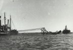 29. Podnoszenie wraku – statki  „Smoki” i „Kopenhavn” (1946 r.); sygn. APG O/Gdynia 90-4150  